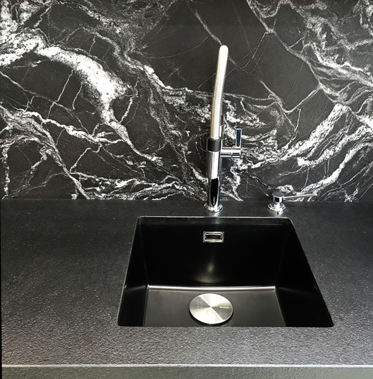 Oscuro Mist Black Absolute Kitchen Dente Trading Oscuro Mist Black Absolute Kitchen